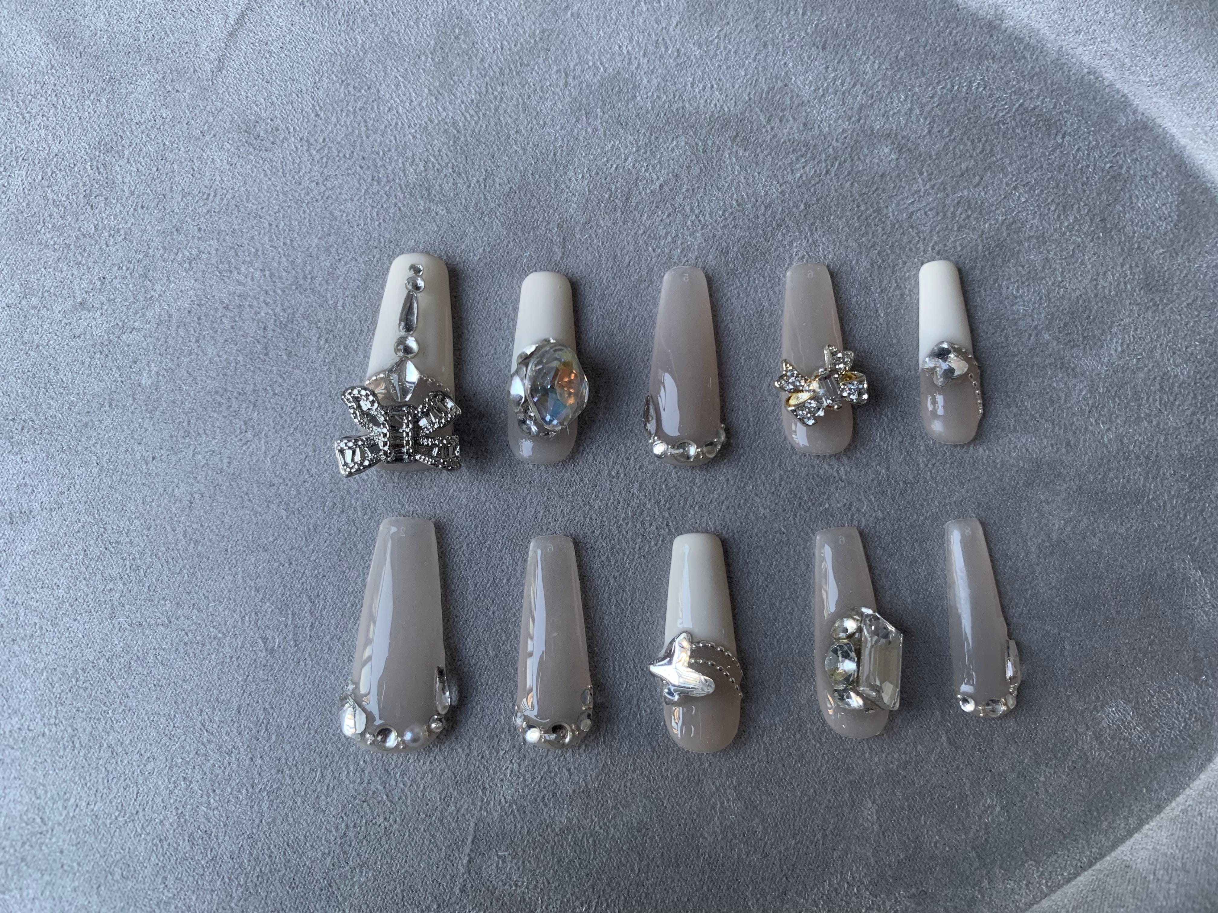 Snowflake Sparkle White Handmade Press-On Nails for Winter Looks