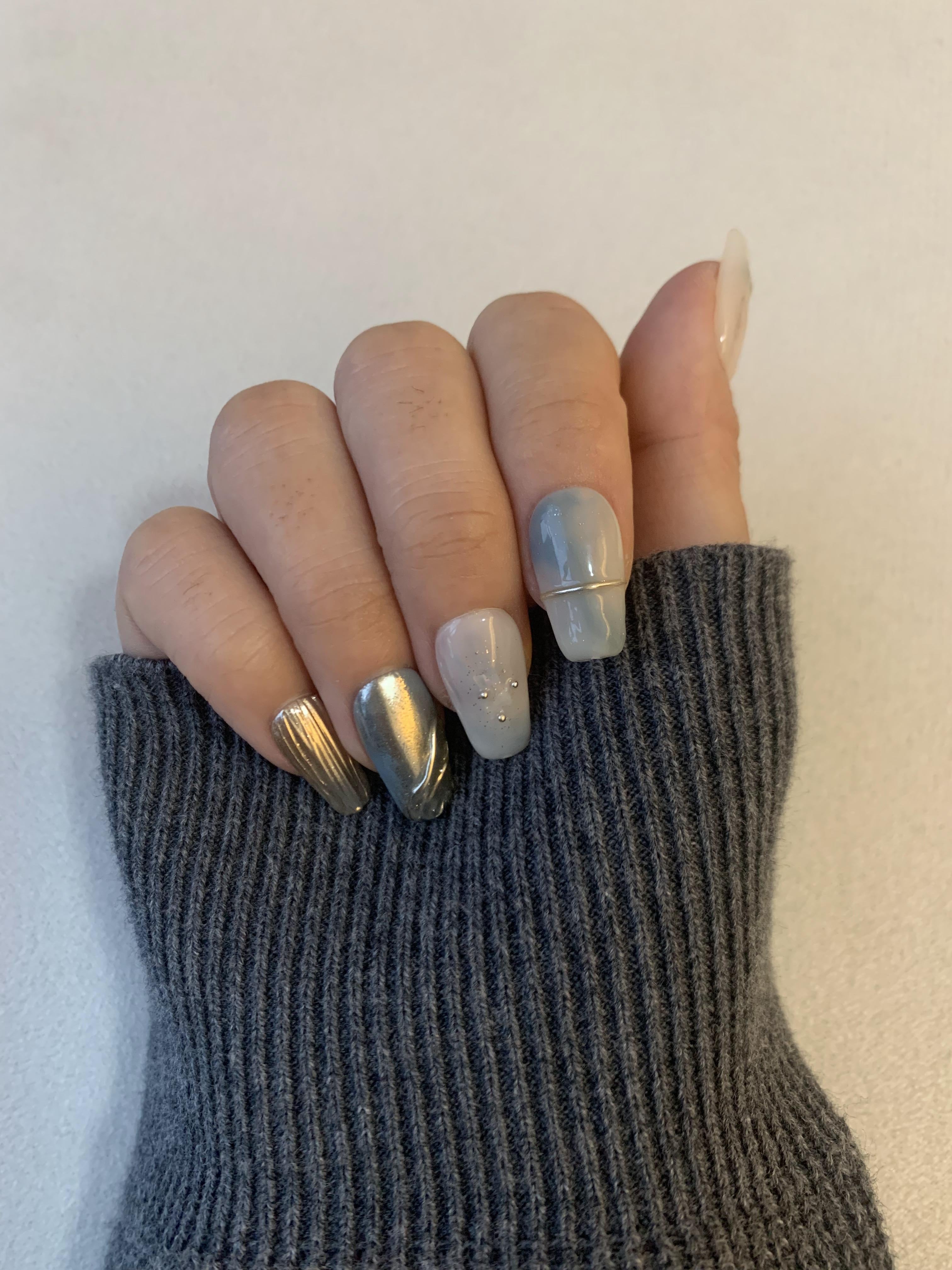 Blue Roses Elegant Press-On Nails for Weddings
